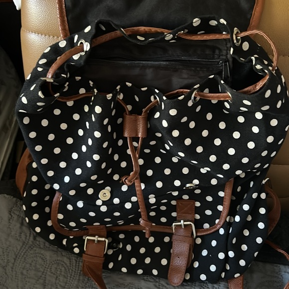 Drawstring backpack - Picture 2 of 6